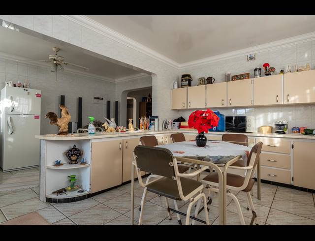3 BEDROOM HOUSE FOR SALE IN LA ROCHELLE